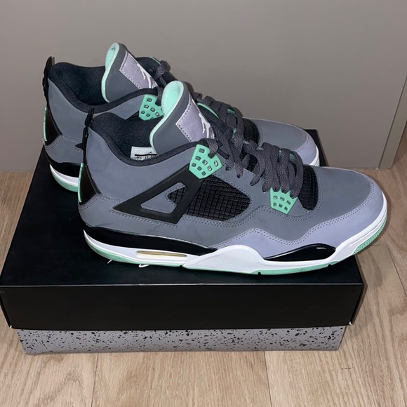 Air Jordan 4 Retro - Picture 7 of 14